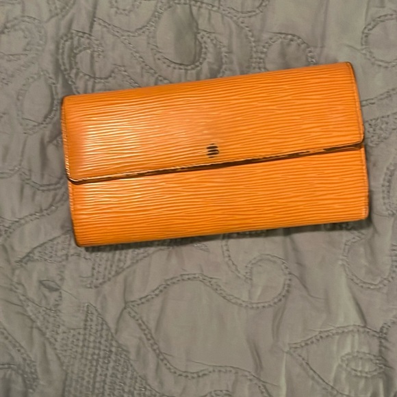 Louis Vuitton Ultra Rare Orange Epi Leather Long Foldover Snap Wallet - Picture 1 of 12